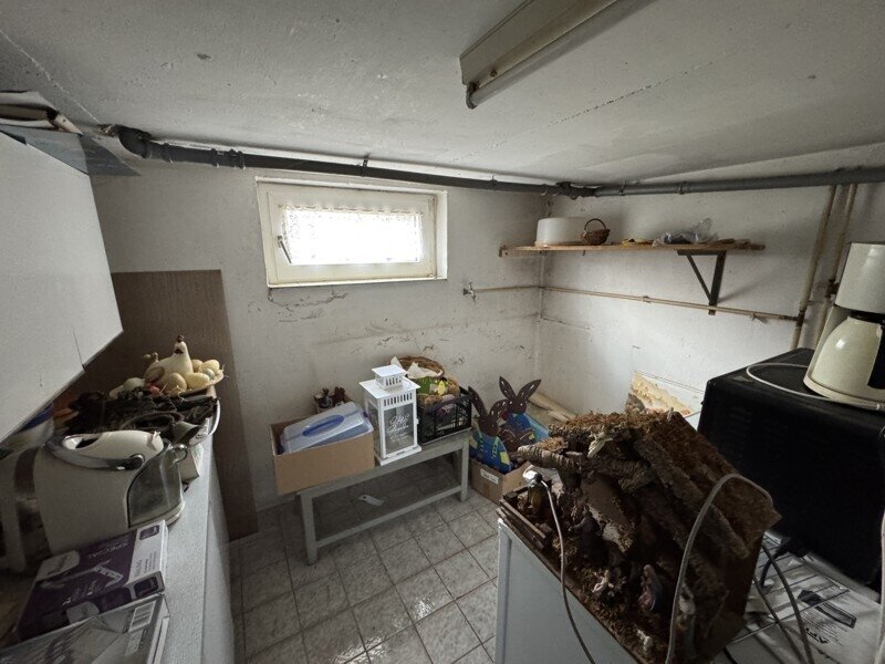 Zweifamilien - Doppelhaushälfte mit Terrasse, Balkon und zwei Garagen