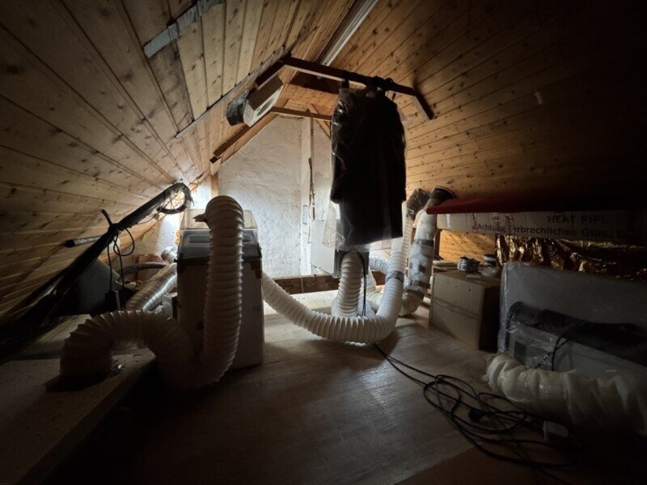 Dachboden mit Klimagerät