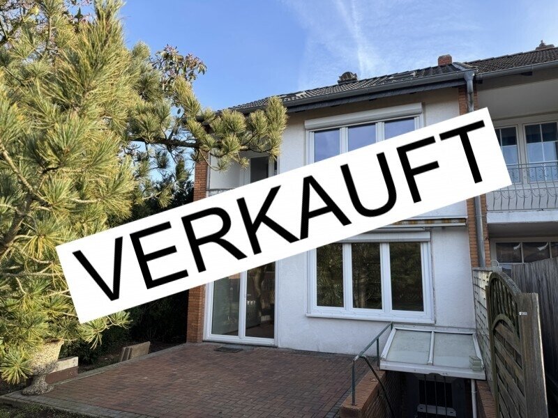 Barsinghausen: Geräumiges Reihenendhaus mit ausgebautem Dachgeschoss und Garage in ruhigem Wohngebiet. 